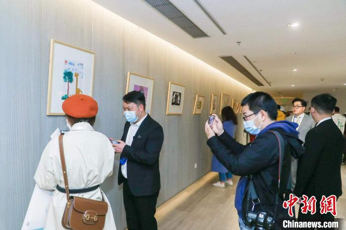 “‘听你说’孤独症儿童画展” 李双南 摄
