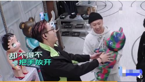 截图自节目视频。 