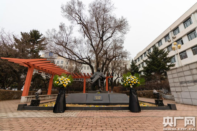 哈尔滨理工大学校内大珩铜像。哈理工 供图