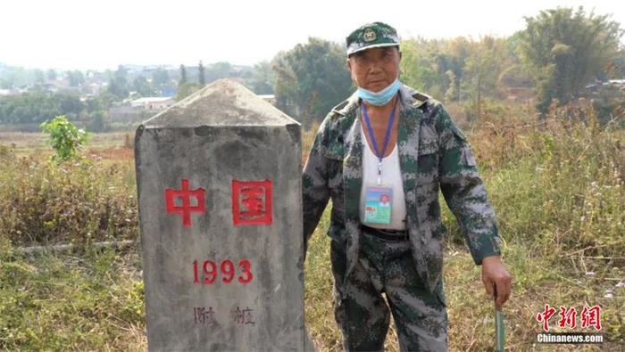 图为瑞丽边境“独臂界务员”李洪刚。瑞丽市融媒体中心供图