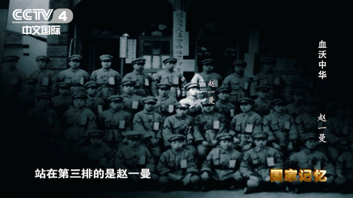 图：中国军事院校招收的第一批女兵学员