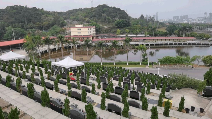 这是广西南宁市一墓园内的墓地。图片均由新华每日电讯记者 黄庆刚  摄