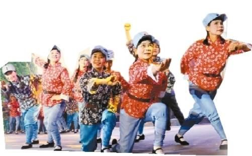 钟山县自编自演的情景歌舞《英家起义之红缨漫卷》走上春晚舞台。 廖超文摄