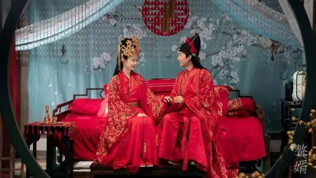 郭麒麟饰演的赘婿在电视剧中玩转商界，成为首富。/《赘婿》剧照