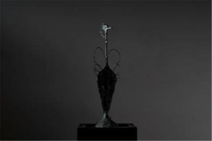 《春秋鸟》，严智龙，青铜雕塑，2019