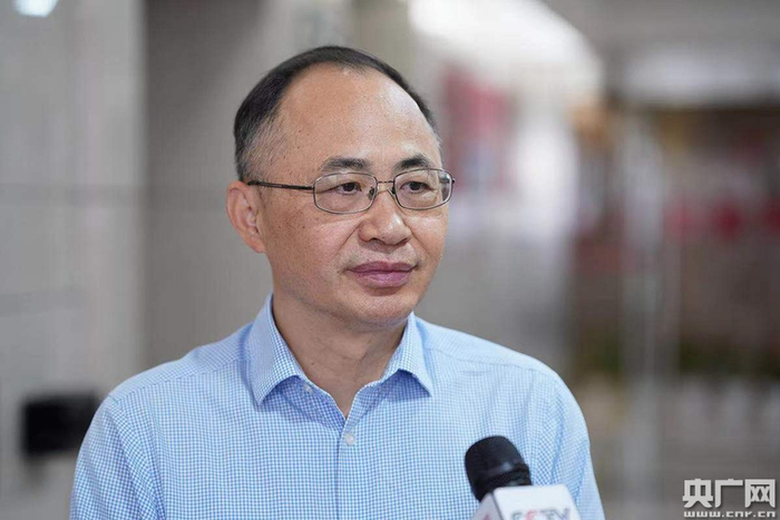 华南理工大学工商管理学院教授、博导刘善仕接受记者采访。（央广网记者 官文清摄）