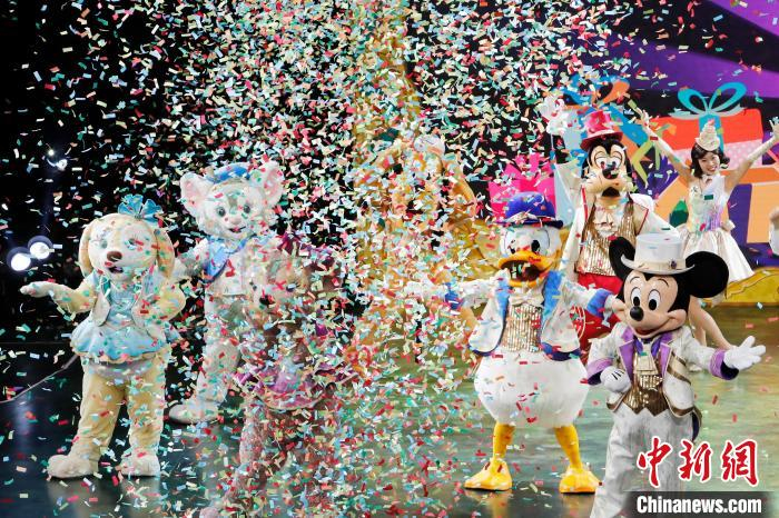 上海迪士尼乐园举行五周年庆典活动。　殷立勤 摄