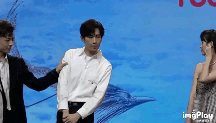 成毅袁冰妍云歌会避嫌