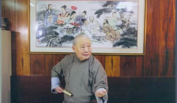 图说：唐耿良先生演出照 采访对象供图（下同）