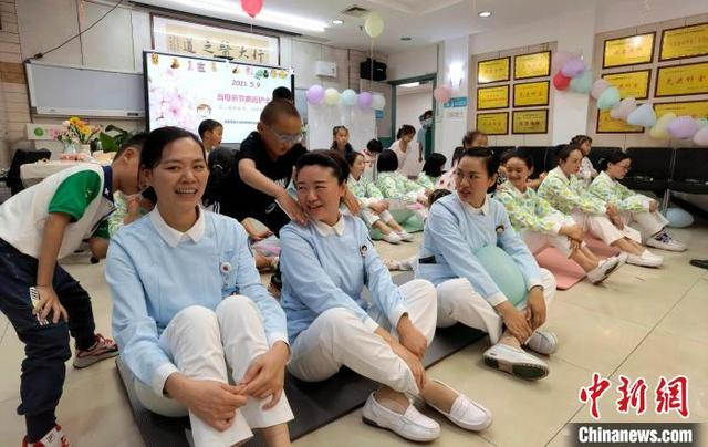 亲子互动活动现场。 曾理 摄