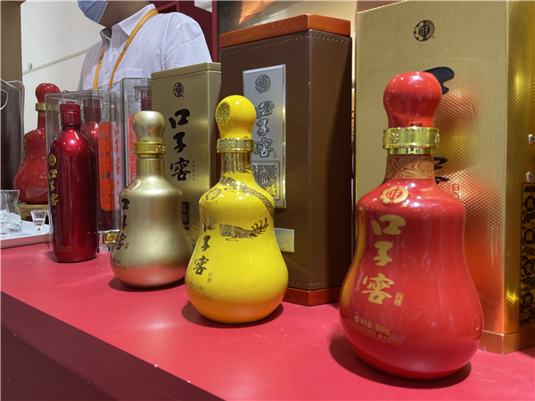 口子窖白酒展品。央广网发 蔡文娟摄