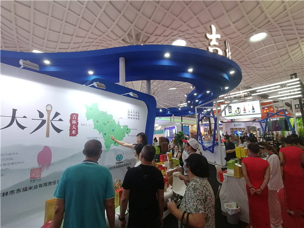 吉林馆展区人头攒动。央广网发 蔡文娟摄