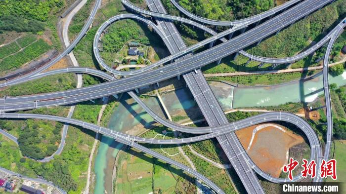 资料图：杭新景黄衢南开化互通。　张国友 摄
