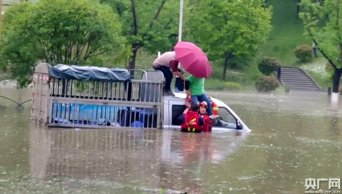 图为城区救援现场。（央广网发 毕节市消防救援支队供图）