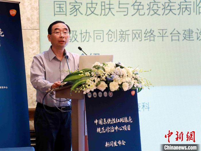 国家皮肤与免疫疾病临床医学研究中心秘书长、北京协和医院风湿免疫科副主任李梦涛。　李纯 摄