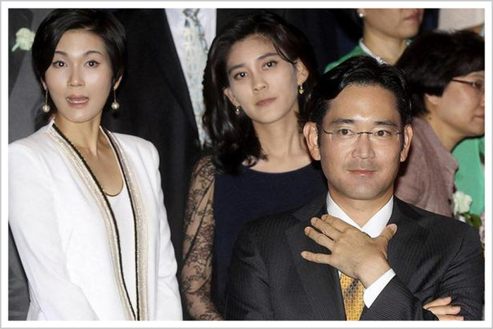 ▲从左往右依次为：李叙显、李富真、李在镕&nbsp; &nbsp;