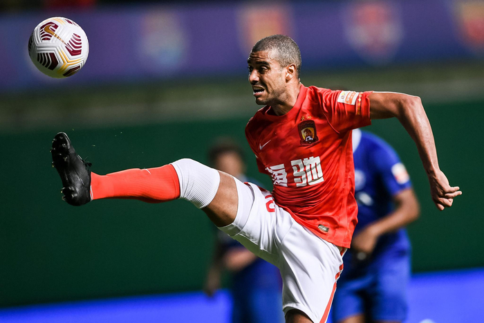  归化前锋阿兰。