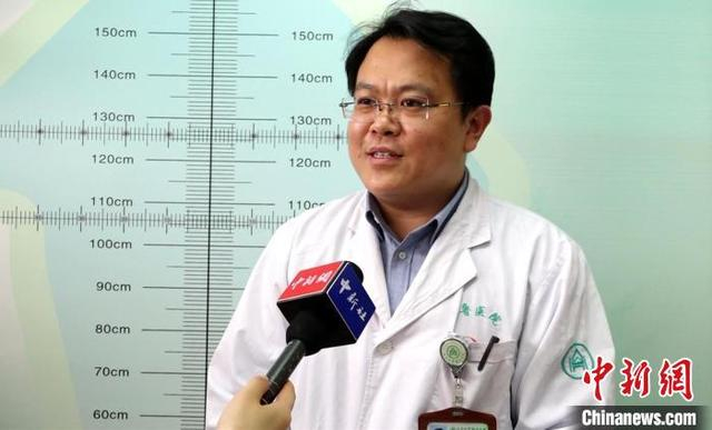 山东大学齐鲁医院减重与代谢外科学术带头人刘少壮接受中新网记者采访。 杨飞 摄