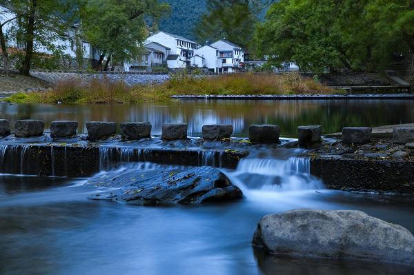 图说：中村 毛小国摄