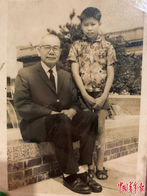 &nbsp;&nbsp;&nbsp;&nbsp;方荣山寄给家人的照片。中青报·中青网记者&nbsp;杨杰/摄