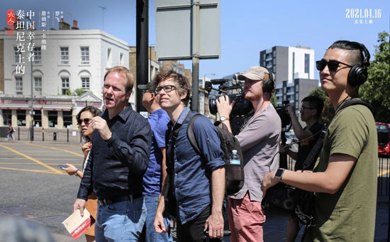 &nbsp;&nbsp;&nbsp;&nbsp;纪录片团队在海外拍摄。受访者供图