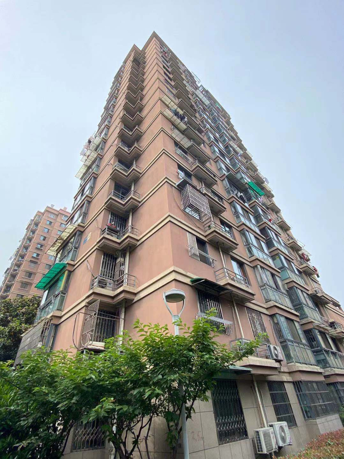  案发三堡北苑某幢高层。 &nbsp; 本文图片均为澎湃新闻记者 葛熔金 图