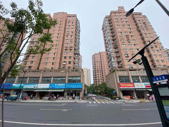  三堡北苑小区大门口