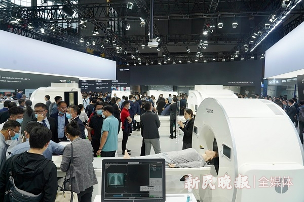 图说：2021 CMEF中国国际医疗器械博览会现场的联影展台