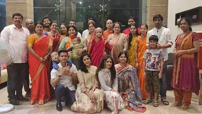  Malwadkar家族，摄于疫情前。图片来源：受访者供图