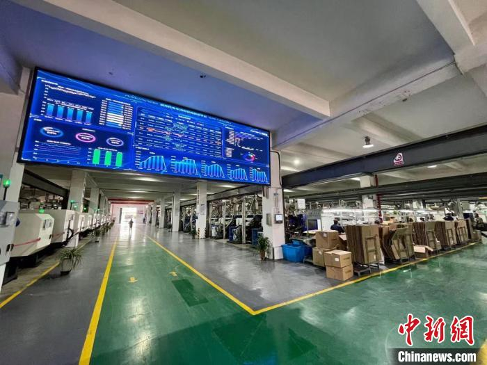 开发区最大的企业——威邦集团的数字化工厂。　张斌 摄