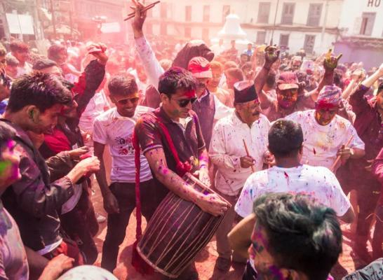  当疫情猛烈袭来，爱过节的尼泊尔人真的幸福吗？/图虫创意