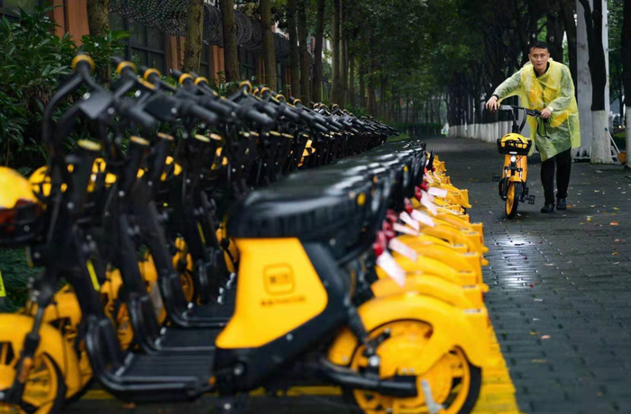 共享单车有序停放  图：重庆日报 张锦辉 摄