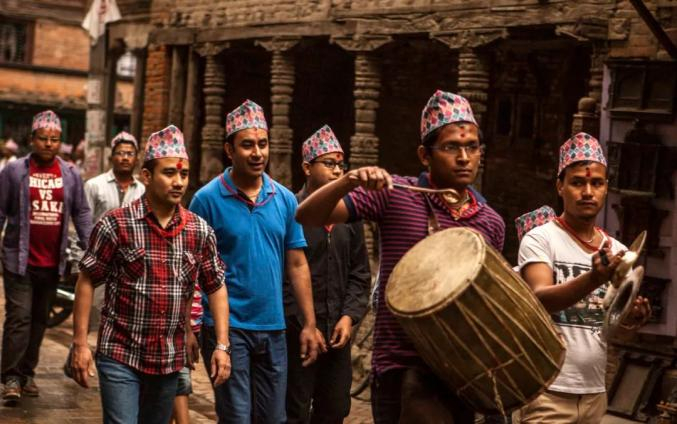  庆祝节日的尼泊尔人。/ 图虫创意