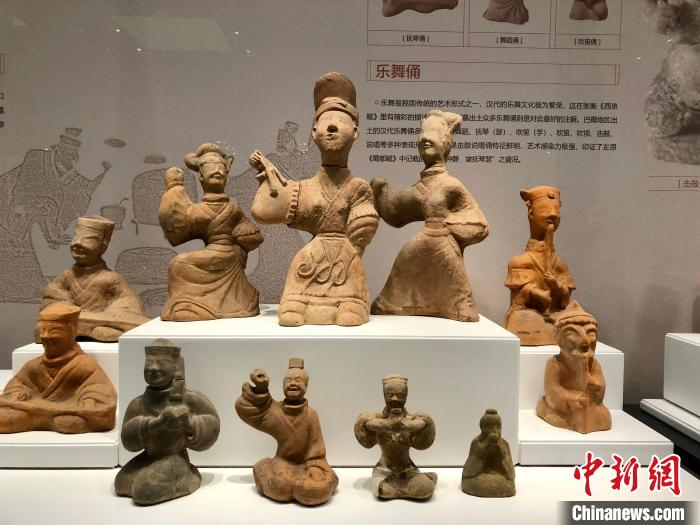 图为汉代乐舞俑。　钟旖 摄