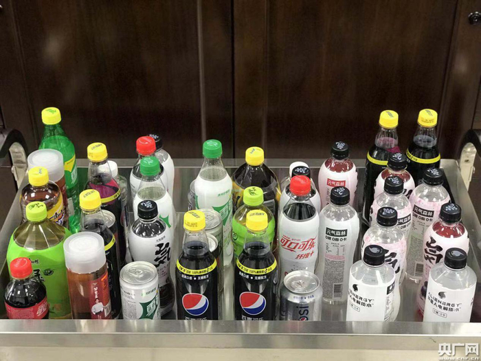 图1 市面上的各种饮料