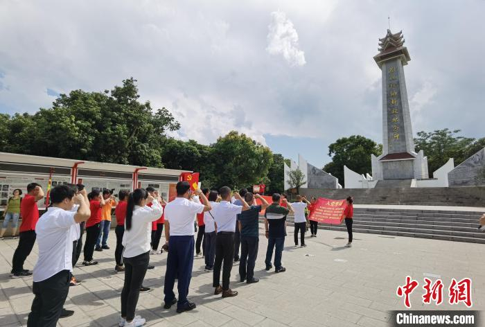 图为西双版纳解放纪念碑。　中新社记者 罗婕 摄