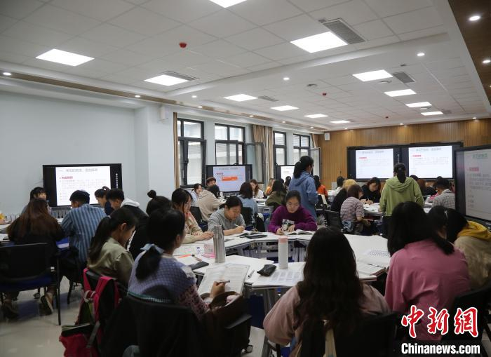 先后有1300余名残疾人大学生在滨州医学院完成学业，走向社会，开启新的人生征程。　王娇妮 摄