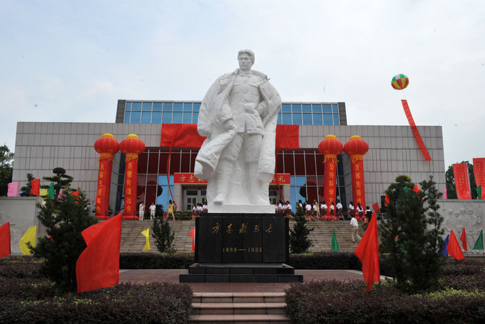 △ 2011年6月28日，方志敏纪念馆新馆在江西弋阳开馆。新华社记者 章武 摄