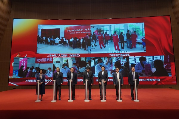 图说：“强基层 提能力 促发展”现场推进会南汇新城站活动在滴水湖畔启动 来源/采访对象提供