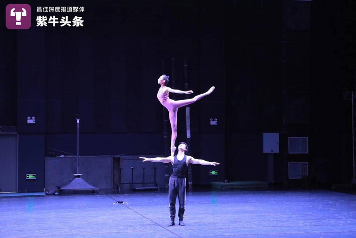 日常训练中的孙艺娜和搭档