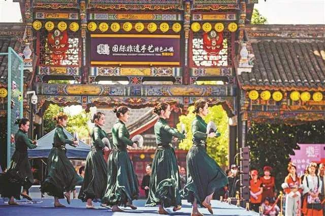 中华非遗（璧山）国际设计周活动现场。蓝洋 摄