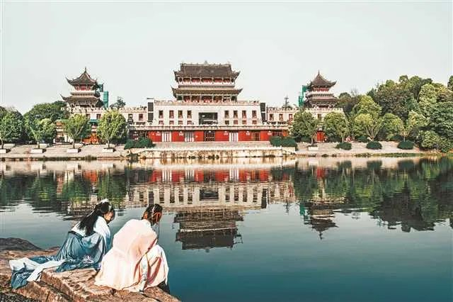 秀湖景色。李杰 摄