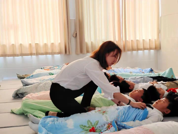郑州探索学生午休改革，孩子们在“午休房”安然入睡（图片来源：郑报全媒体）