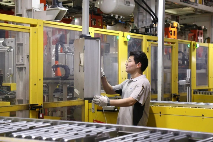 重庆海尔滚筒互联工厂5G生产线上线。刘祎 摄