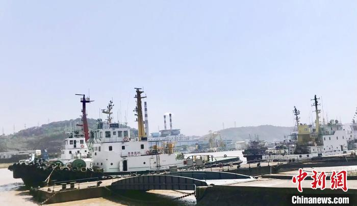 宁波航运一景 李典 摄
