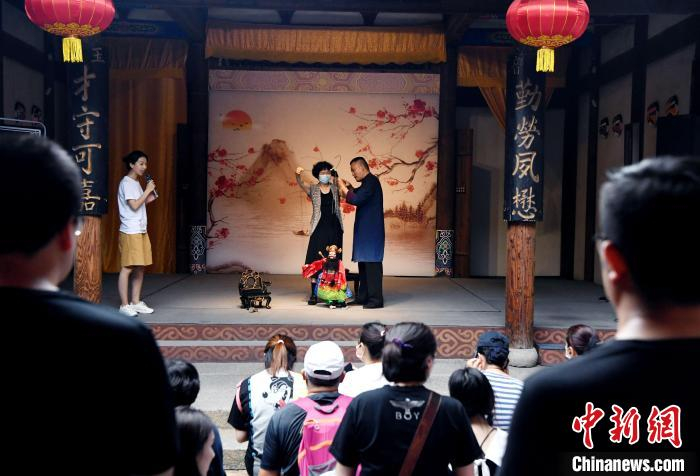 国际博物馆日，泉州提线木偶戏展演在福建民俗博物馆举行。　记者 刘可耕 摄