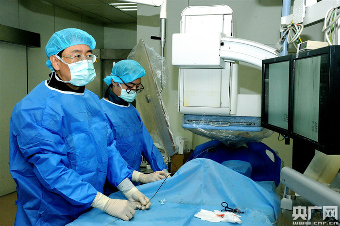 患者手术中（央广网发 仁济医院供图）