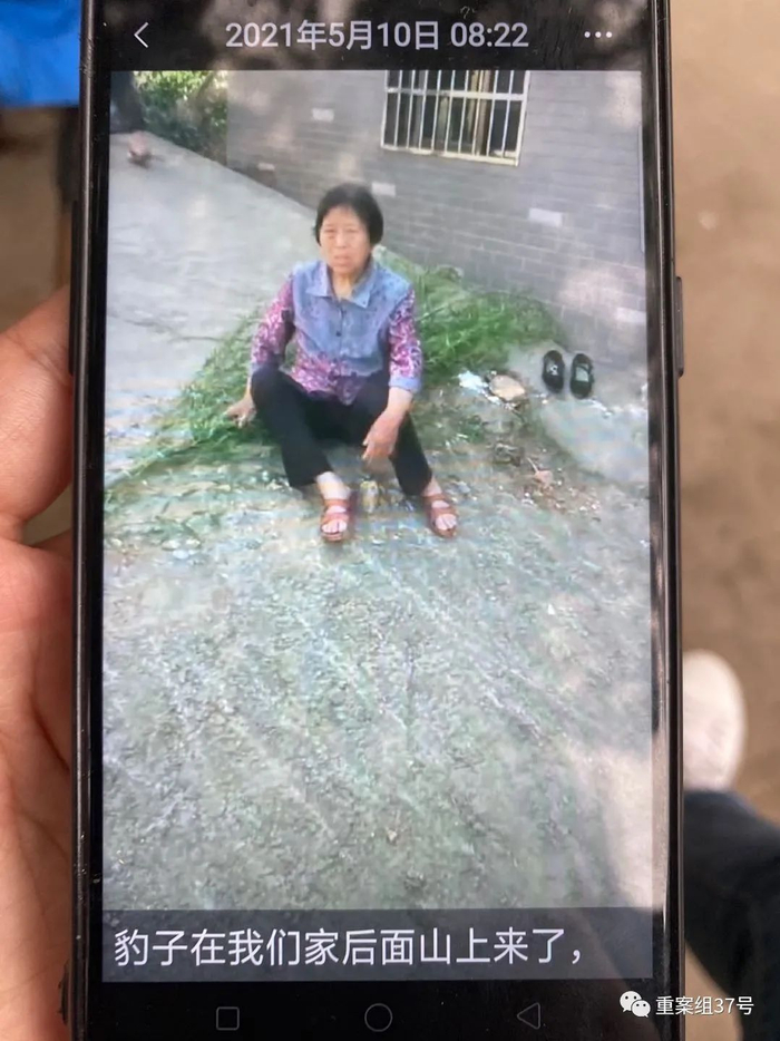 5月10日清晨，村民拍下在山间听到豹子吼叫的吴奶奶。新京报记者 肖薇薇 摄