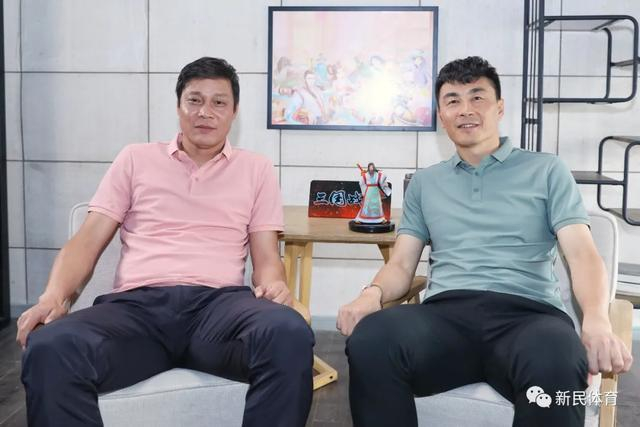 两位足坛“大佬”为游戏代言也出现在上海。