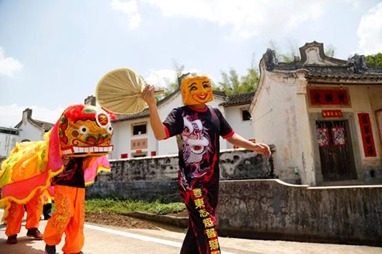 广东梅县区南口镇是一个有500多年历史的古村落，也是著名的华侨之乡，保存着大量传统岭南文化客家人的古村落祠堂、传统宅院民居与民俗文化。图|IC photo